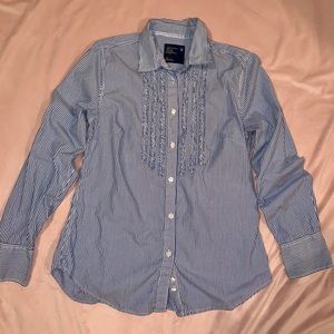 Long sleeve American Eagle button down shirt.